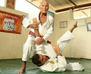 Helio Gracie demonstrating a technique